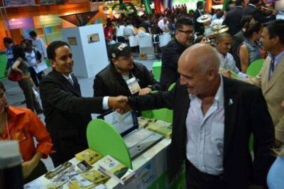 Feria Internacional de Turismo: Meyer recorri� el stand puntano