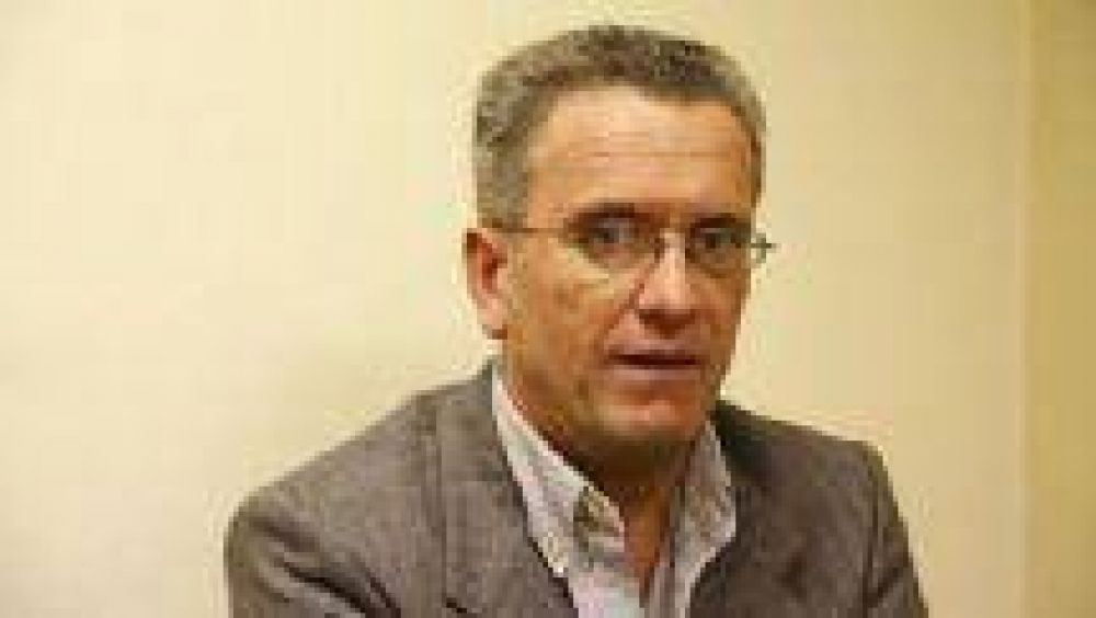 Del Pl�: "El informe obligar� al Ejecutivo a destapar las cartas en este asunto"