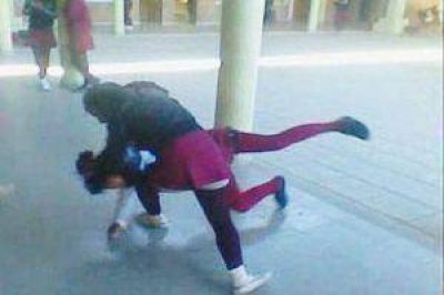 Preocupaci�n por violentas peleas de alumnos de un colegio del B� H. Hondo