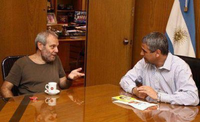 Avellaneda: Jorge Ferraresi recibi� al m�sico Claudio Gabis