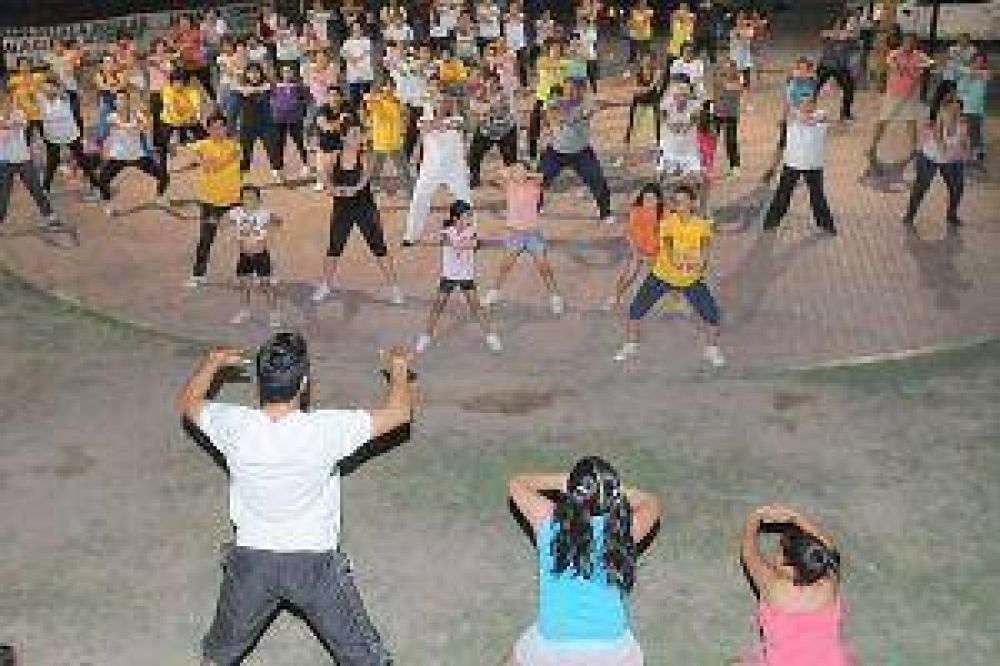 El Mariano Moreno inaugur� ayer su Plaza Saludable