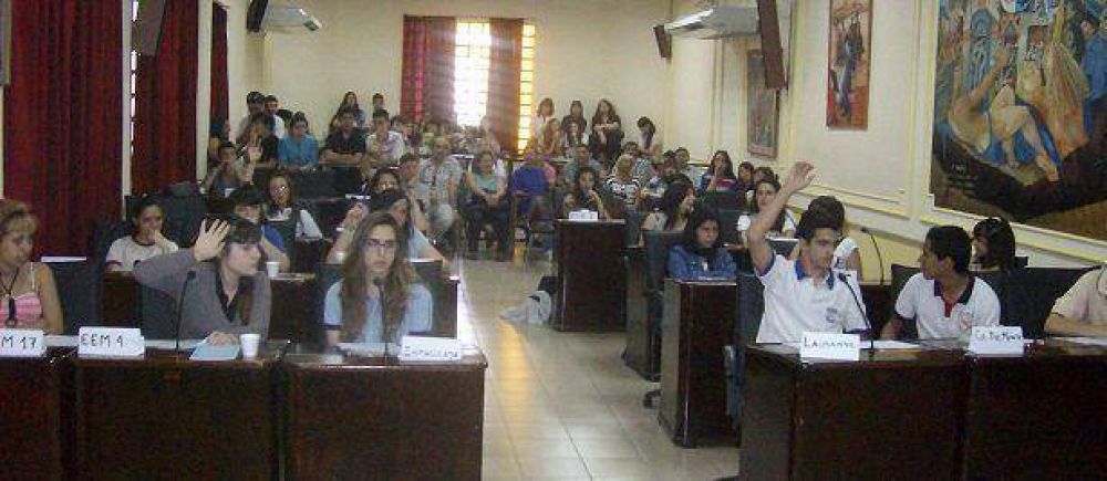 Lan�s: segunda sesi�n del a�o de parlamento joven en el distrito