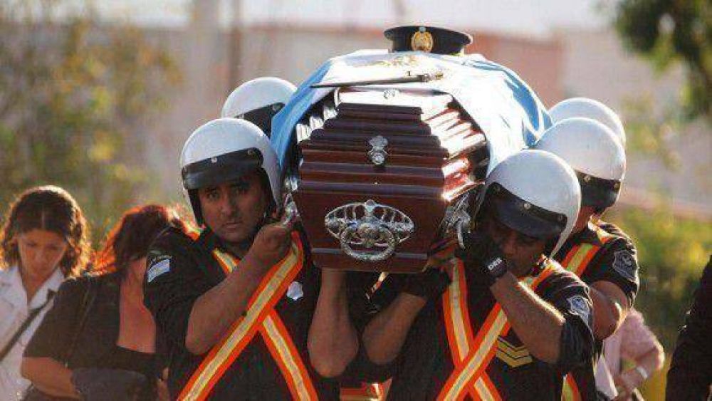 Profundo dolor por la muerte del polic�a baleado en barrio Victoria