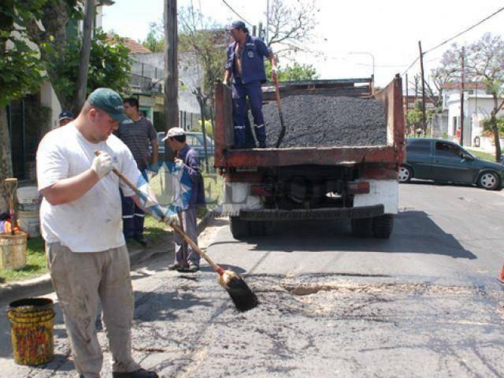 Tareas de bacheo sobre Cevallos