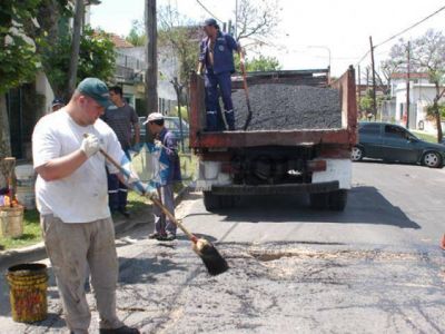 Tareas de bacheo sobre Cevallos