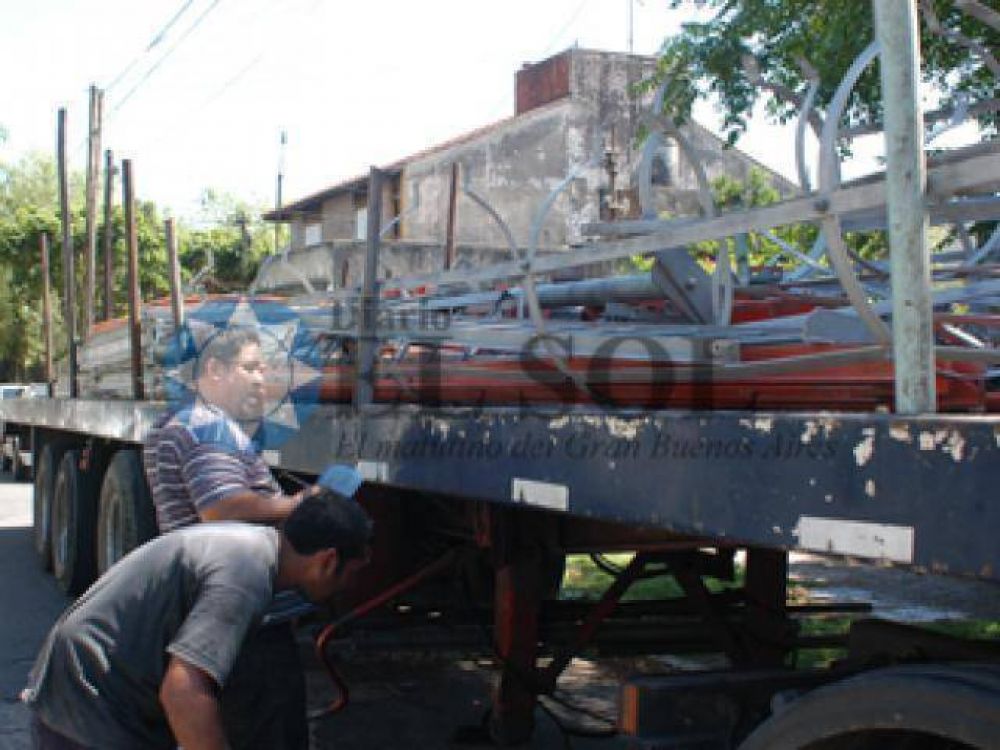 Terminaron de desarmar la antena de la calle Fierro