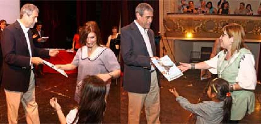 El Intendente Ferraresi particip� del cierre del ciclo �La literatura en el Nivel Inicial�