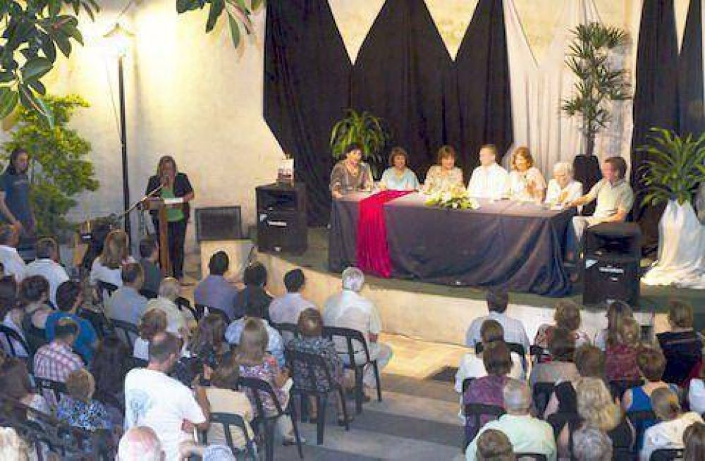 Gualeguaych� tiene su propio libro de historia, desde los or�genes hasta 1883