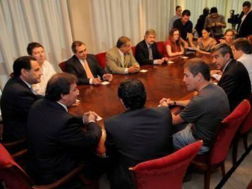 Representantes de Econom�a y del Banco Mundial en Tucum�n