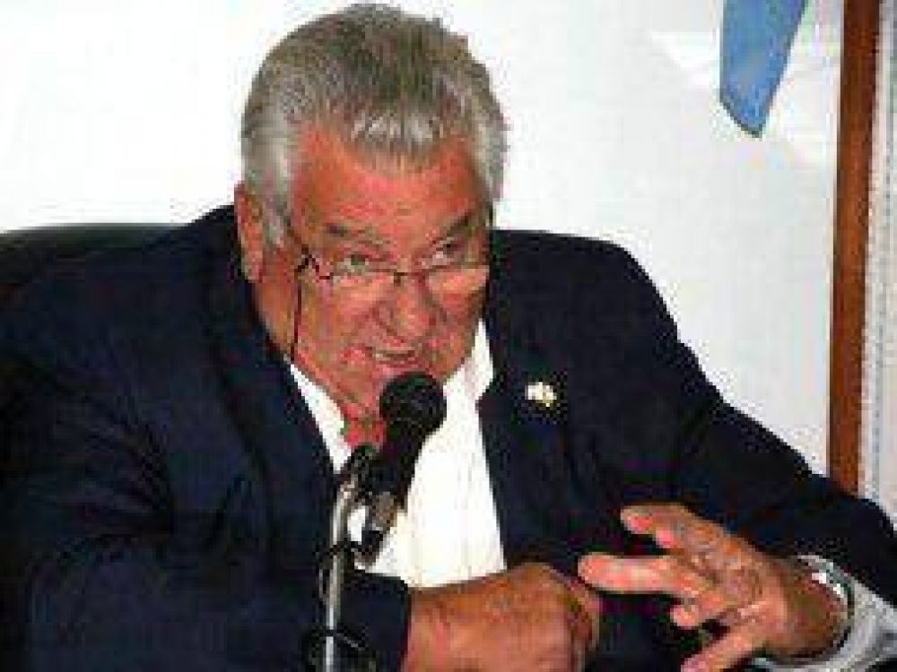 Capit�n Sarmiento: Intendente Ostoich trat� de "sinverg�enzas" a padres y alumnos de una escuela