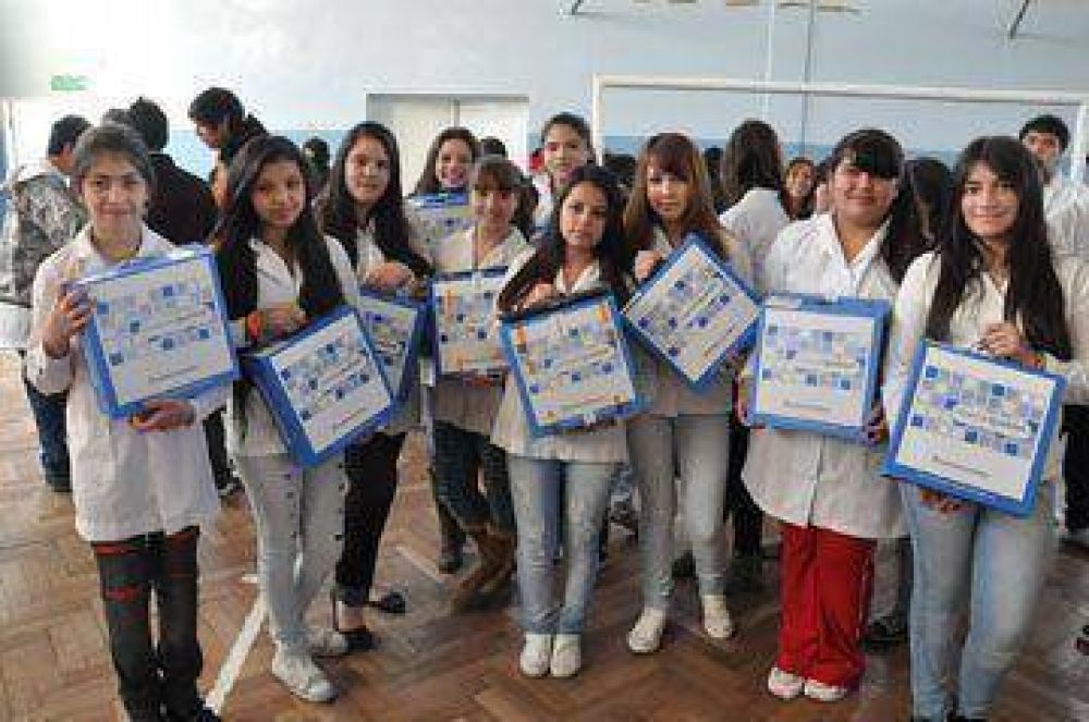 ANSeS contin�a entrega de netbooks