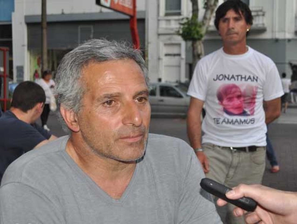 �Nada nos va a devolver a nuestro hijo, pero queremos saber qui�n fue y por qu� lo hizo�