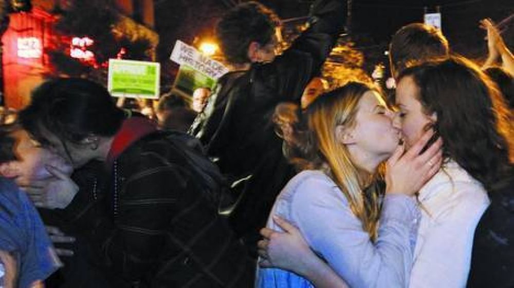 Los hispanos y las mujeres fueron claves para el triunfo dem�crata