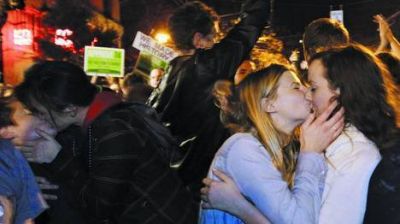 Los hispanos y las mujeres fueron claves para el triunfo dem�crata