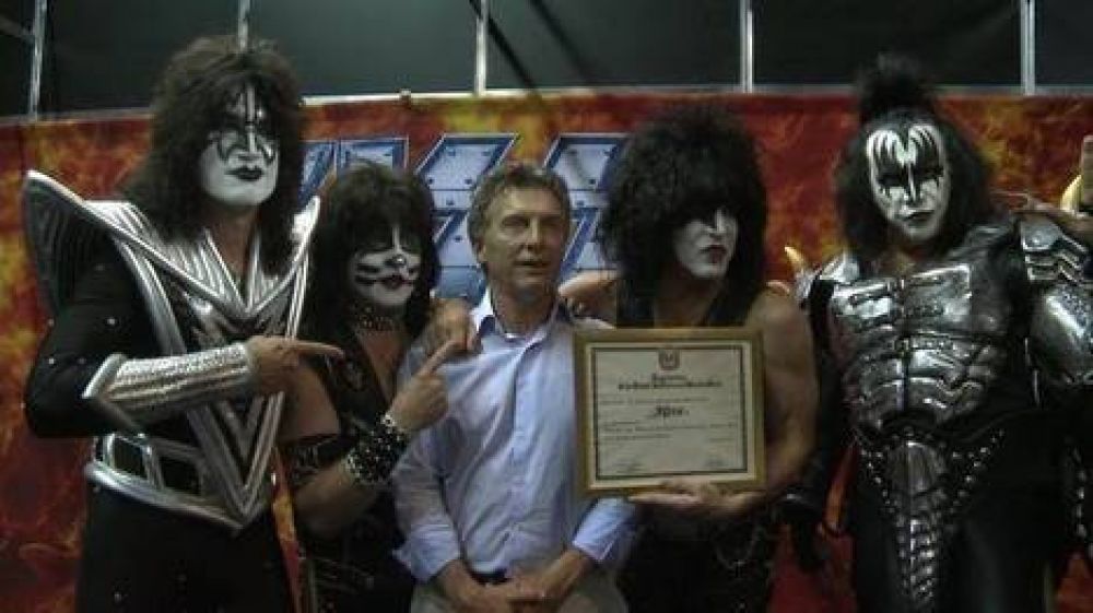 Hasta en el PRO cuestionan a Macri por su foto con Kiss