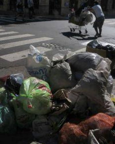 "El problema de la basura no se arregla con bolsitas"