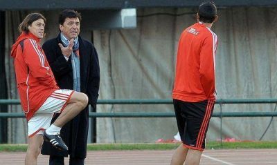 Passarella presenci� el entrenamiento de River y se reuni� con el director t�cnico