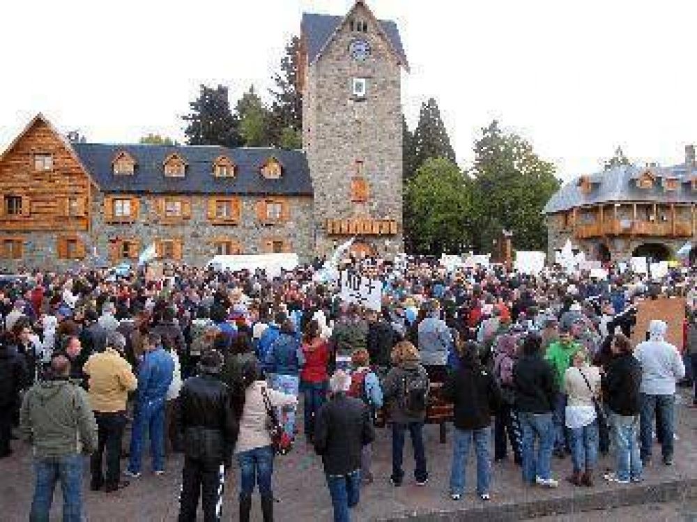 En Bariloche, se colm� el Centro C�vico