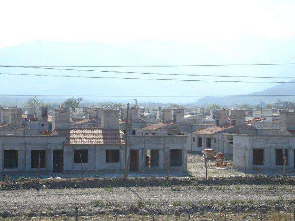 Anunciaron la construcci�n de 1.500 casas en Salta