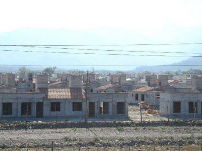 Anunciaron la construcci�n de 1.500 casas en Salta