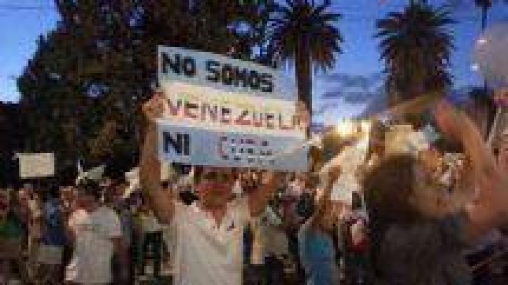 Unas cinco mil personas se manifiestan en Salta en el 8N