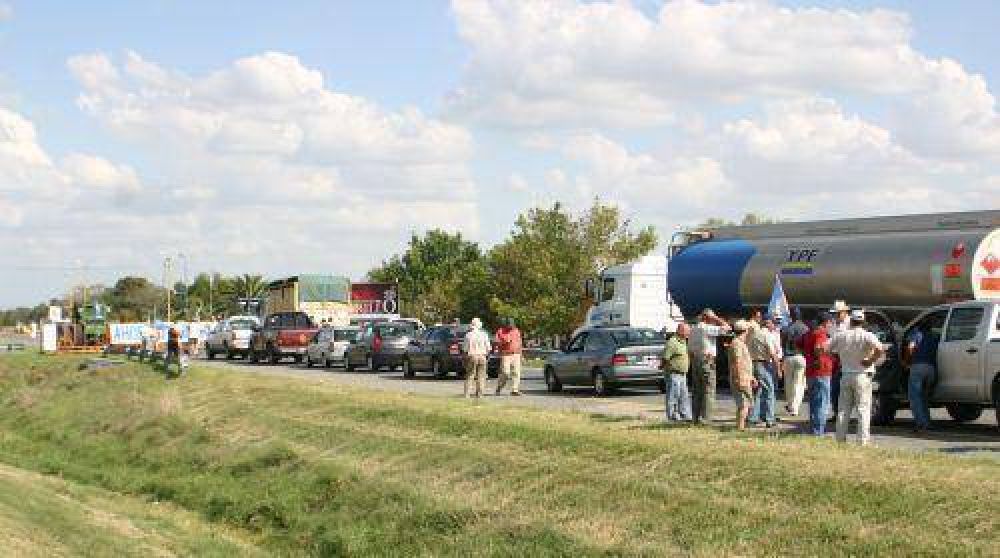 En el primer d�a del paro, la protesta del campo se hizo sentir en la Autov�a 2