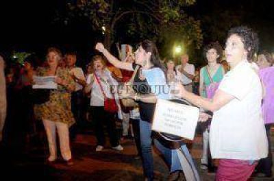 Discreta marcha por el 8-N