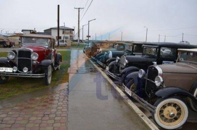 Veintisiete autos cl�sicos recorrieron la provincia desde Chile 
