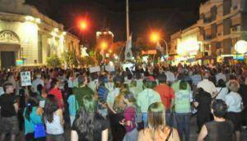 Multitudinaria manifestaci�n en el centro de Resistencia  