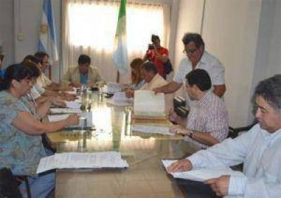 Con la presi�n de un paro por 48 horas el Concejo vot� aceleradamente el aumento del boleto