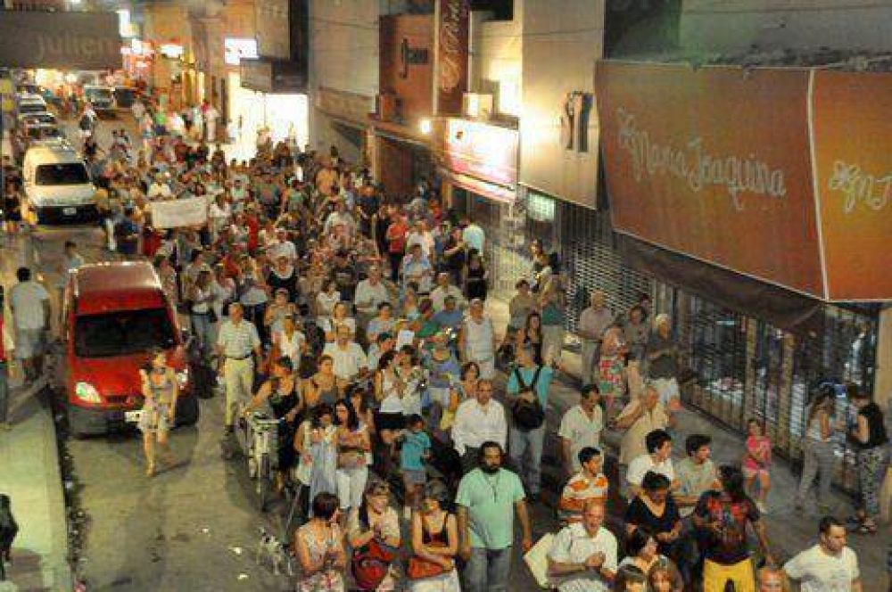 8-N: Importante concentraci�n de protesta en el centro de la ciudad