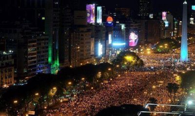 Miles en el cacerolazo en Buenos Aires; en Santa Rosa, 300