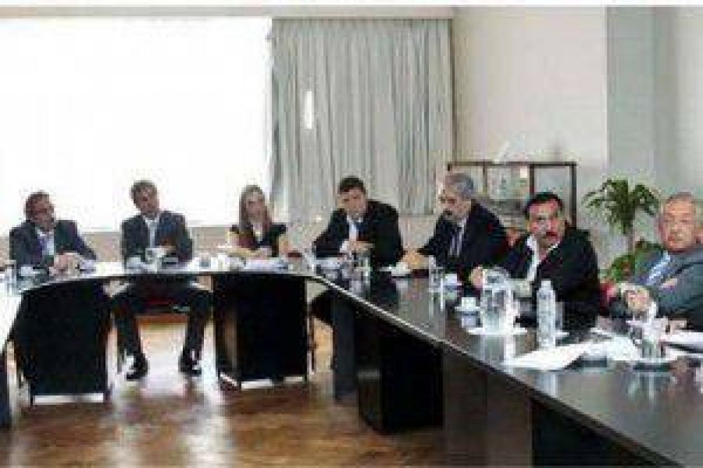Garantizan fondos para reactivar la obra p�blica y construir mas de 2 mil viviendas en Jujuy