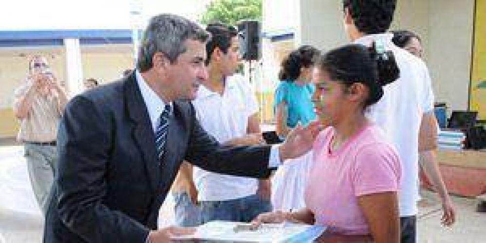 Treinta familias de Moj�n de Fierro recibieron viviendas