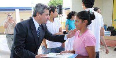Treinta familias de Moj�n de Fierro recibieron viviendas