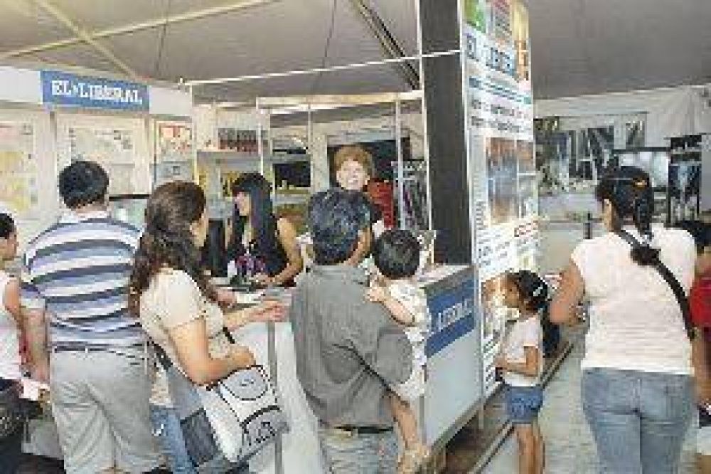 Con gran respuesta de p�blico contin�a habilitada la 3� Feria Provincial del Libro 