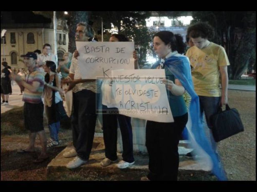 8N: unas 2 mil personas marcharon en Paran�