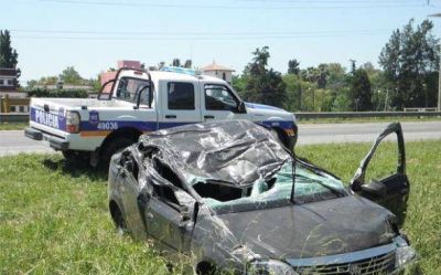Un cami�n derrib� un cartel en Panamericana y provoc� un choque en cadena