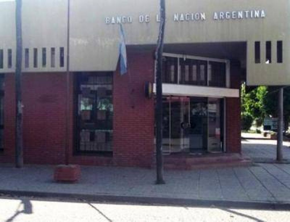 Le habr�an pagado mal a una cliente y surgieron diversas fallas en la seguridad de la entidad crediticia