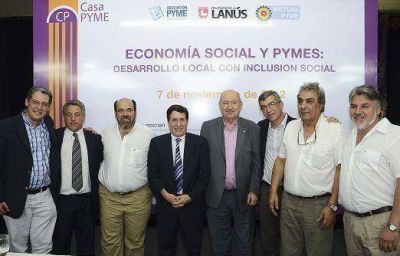 Lan�s: Dar�o D�az P�rez presente en la inauguraci�n de la Casa Pyme