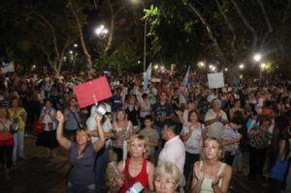 8N: En San Juan una multitud march� en contra del gobierno nacional