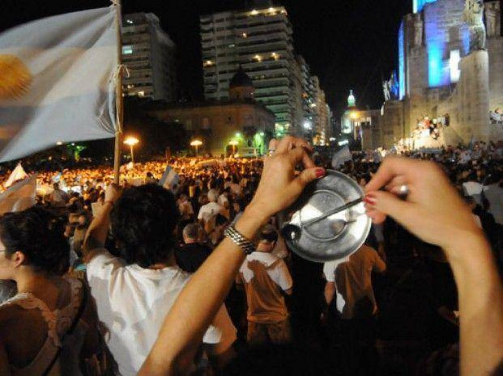 Masiva protesta de los rosarinos contra las pol�ticas del gobierno nacional
