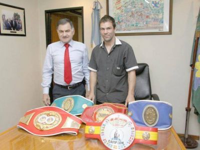 Pereyra recibi� al campe�n Saucedo