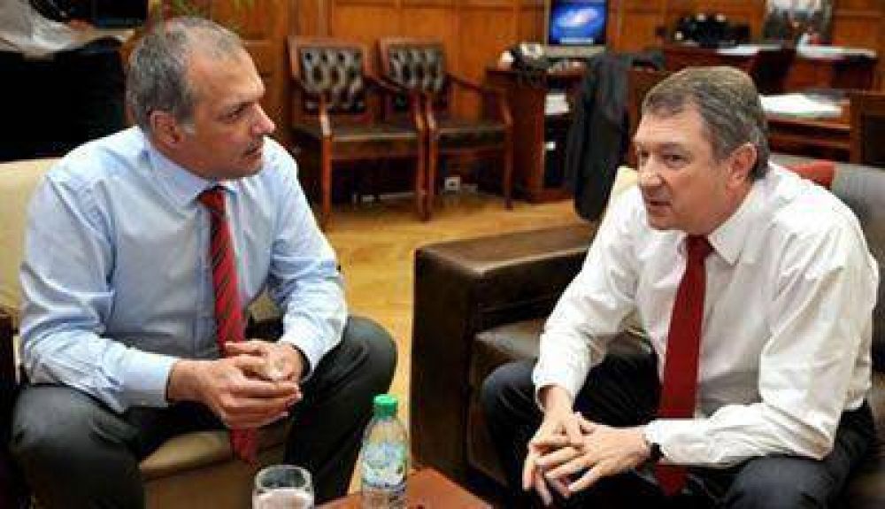 Yauhar comparte acto con Buzzi en Trelew