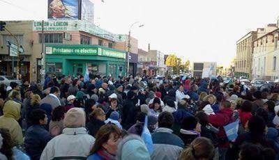 Dirigentes opositores presentes en la marcha: Dispar acatamiento al 8N en Santa Cruz