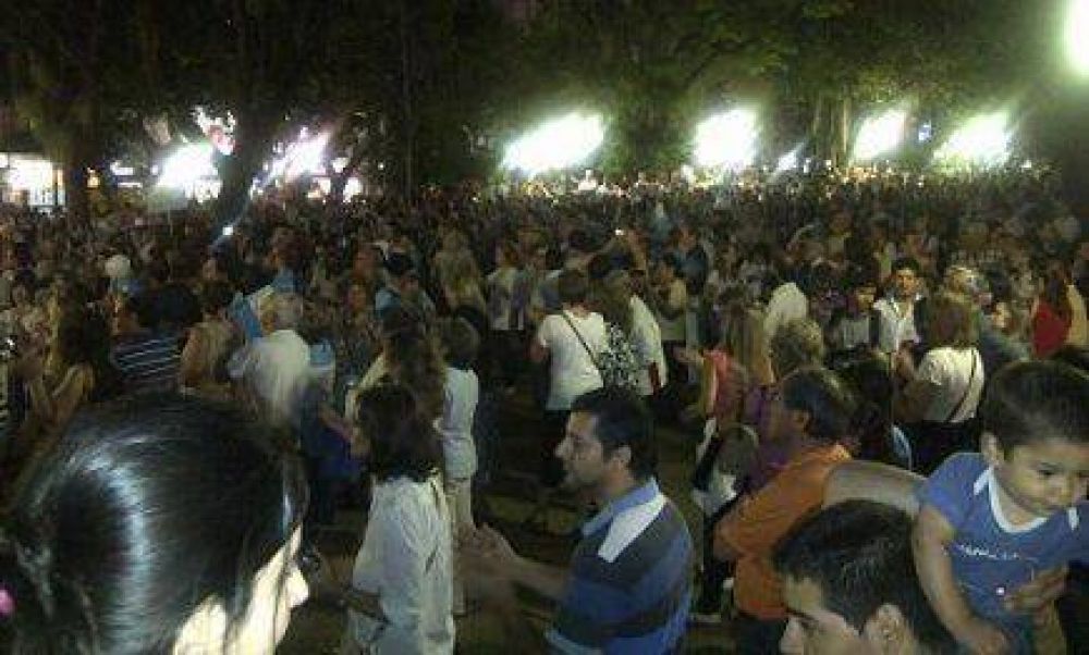 La Protesta 8N se sinti� en Posadas: m�s de tres mil personas se concentraron en la Plaza 9 de Julio 