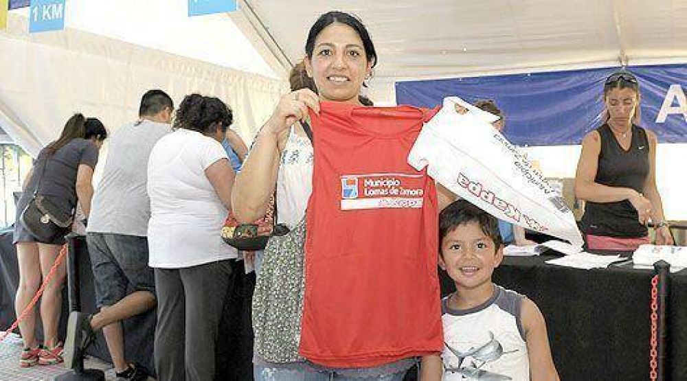 M�s de mil vecinos ya retiraron su remera y chip para la marat�n