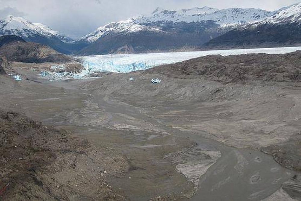 El chileno lago Cachet se vac�a por tercera vez 