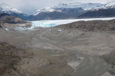 El chileno lago Cachet se vac�a por tercera vez 