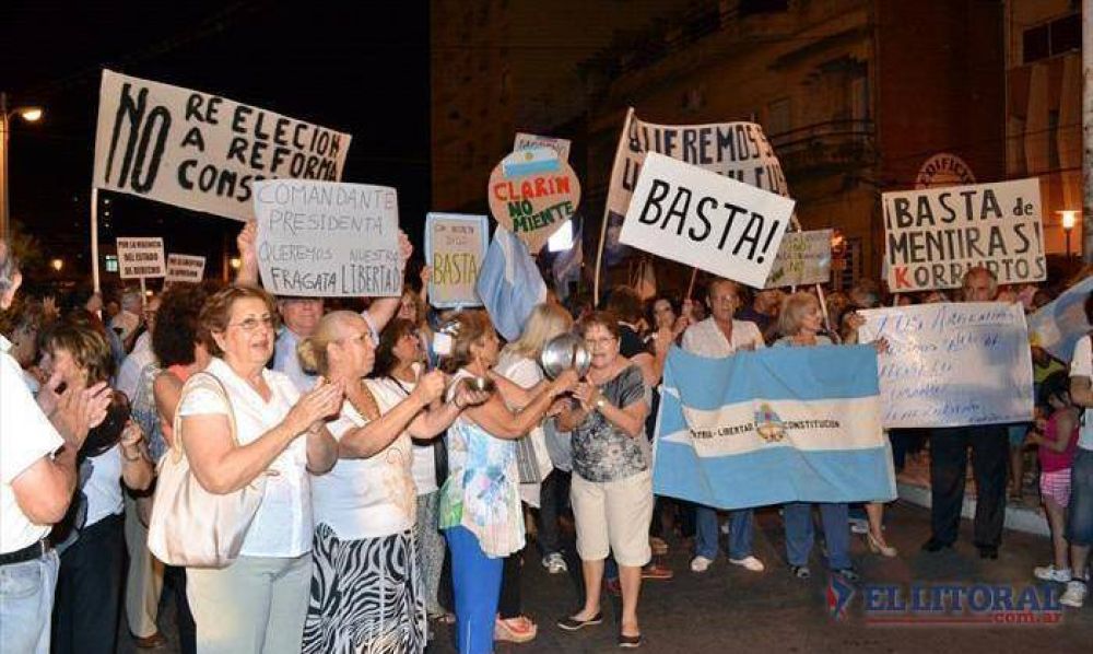 Miles de correntinos se sumaron a un nuevo cacerolazo contra el kirchnerismo